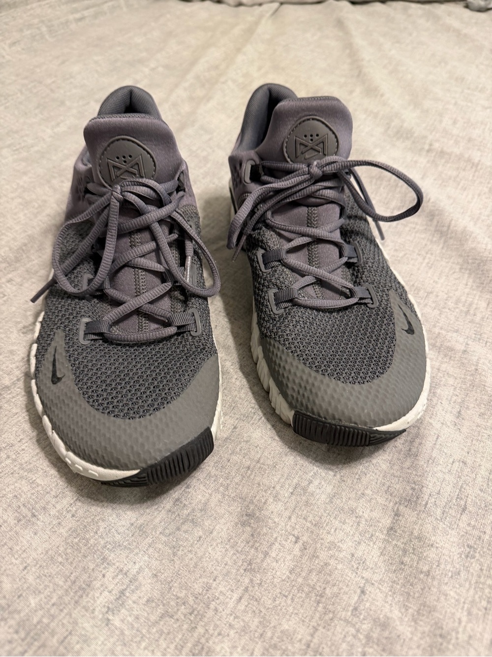 Nike Men's Gray Athletic Running Shoes